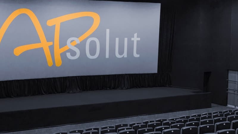 带 apsolut 标识的培训厅，示意顾问培训与上线支持